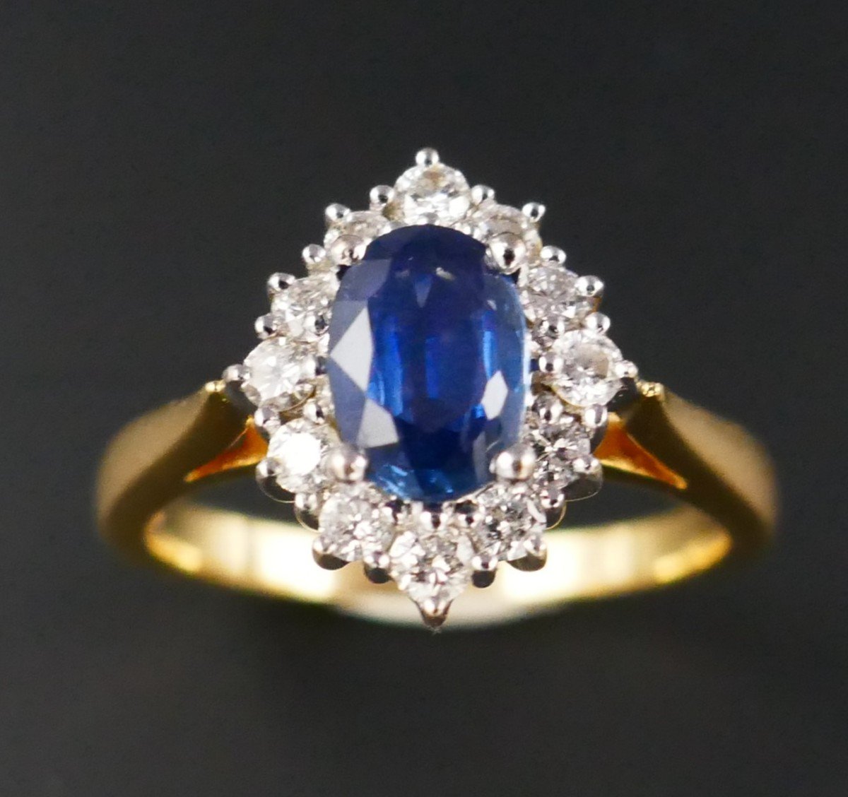 Bague Saphir Et Diamants, Or Jaune Et Or Blanc 18 Carats.