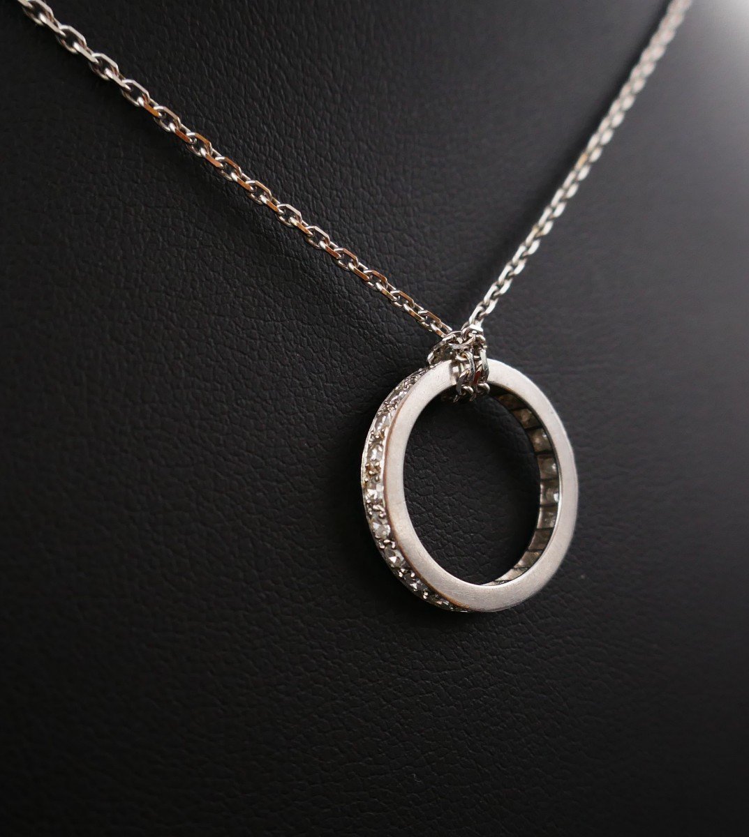 Platinum Diamond Pendant Chain.-photo-4