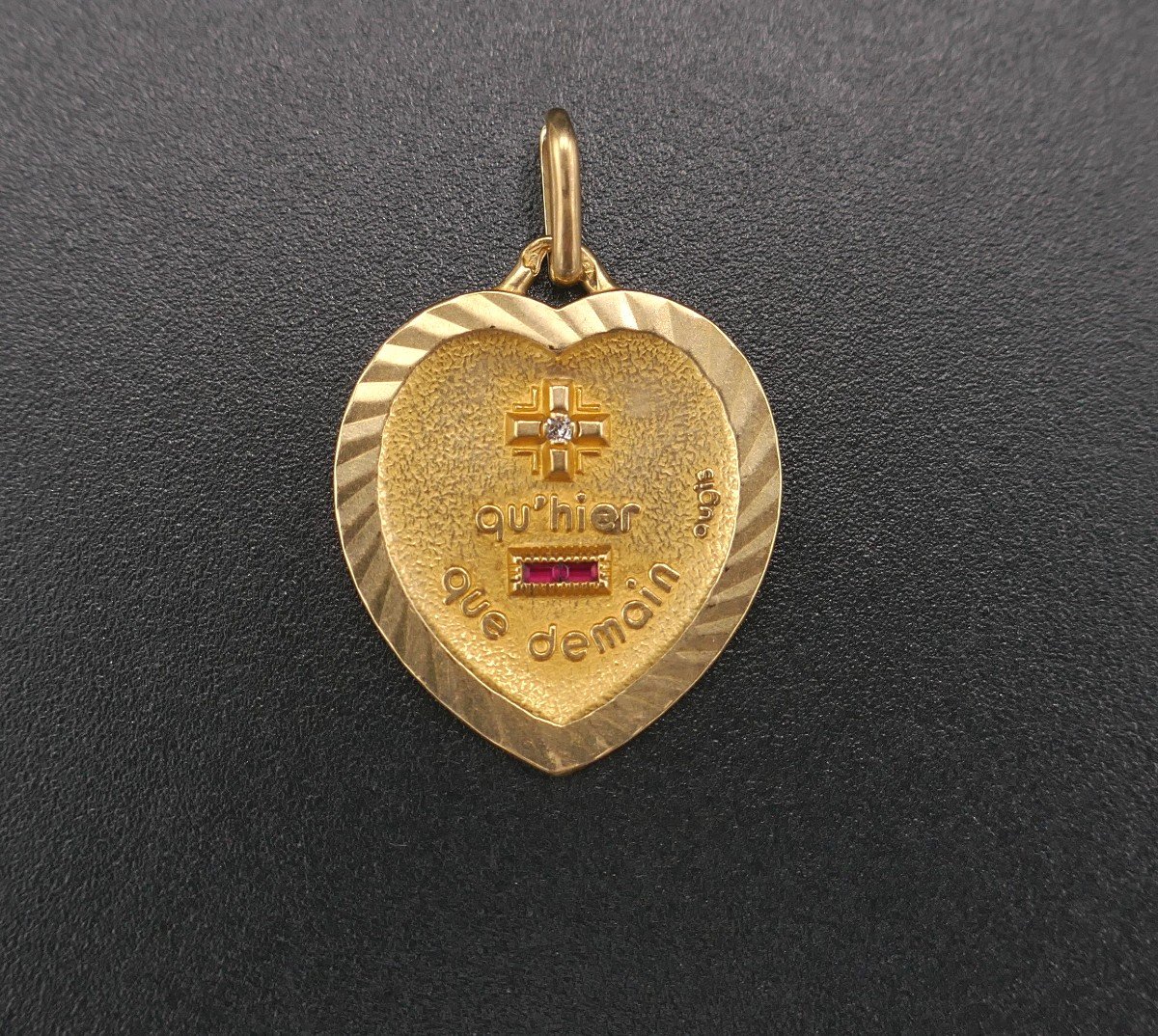 Augis Médaille d'Amour Diamant Et Rubis, Or 18 Carats.-photo-2