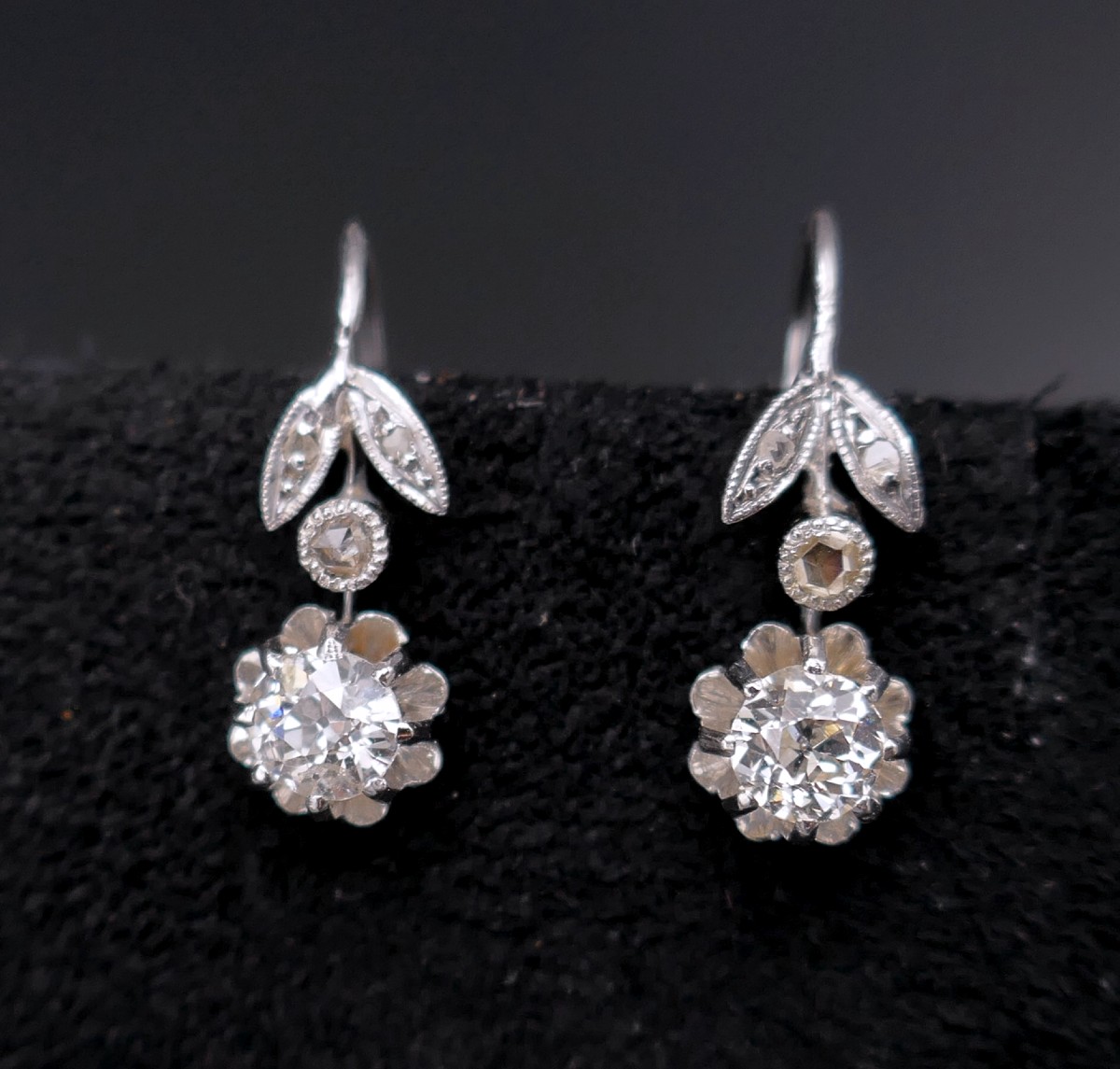 Earrings Adorned With 2 Diamonds, 0.60 Carat.