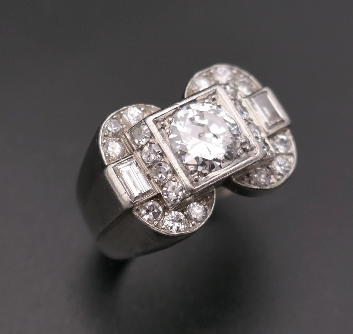 Bague Chevalière Sertie De Diamants 1,80 Ct, Platine.