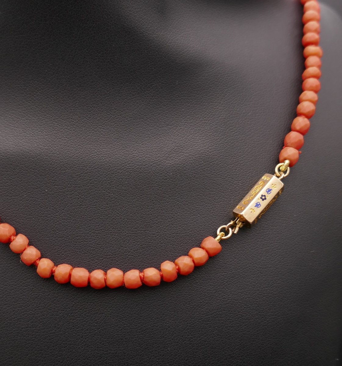 Antique Faceted Coral Bead Necklace, 18k Gold Clasp And Enamel.-photo-2