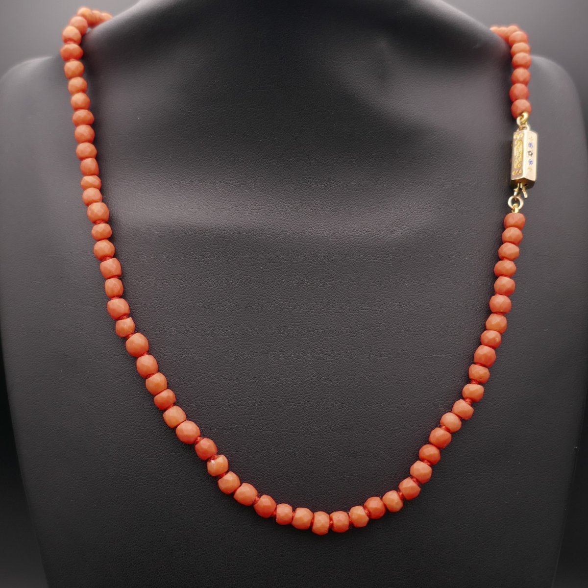 Antique Faceted Coral Bead Necklace, 18k Gold Clasp And Enamel.-photo-4