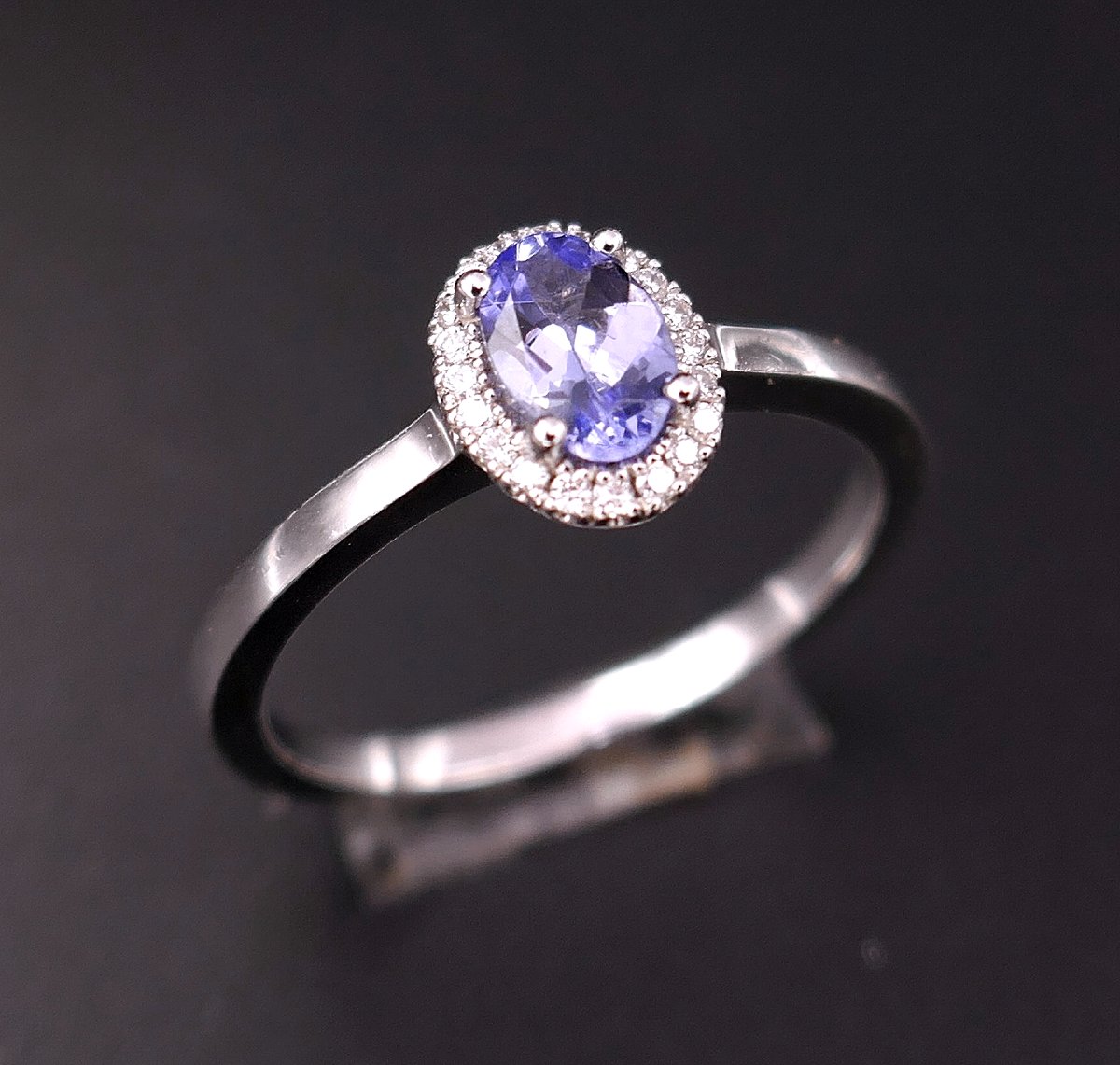 Bague saphir et diamants, or blanc 18 carats.-photo-3