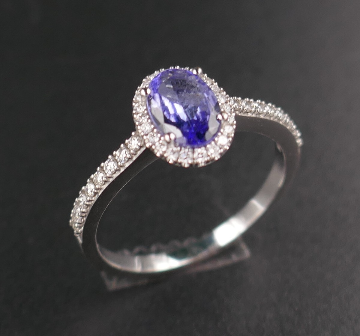 Sapphire Ring With Diamond Surround, Diamond-paved Setting, 18-carat White Gold.