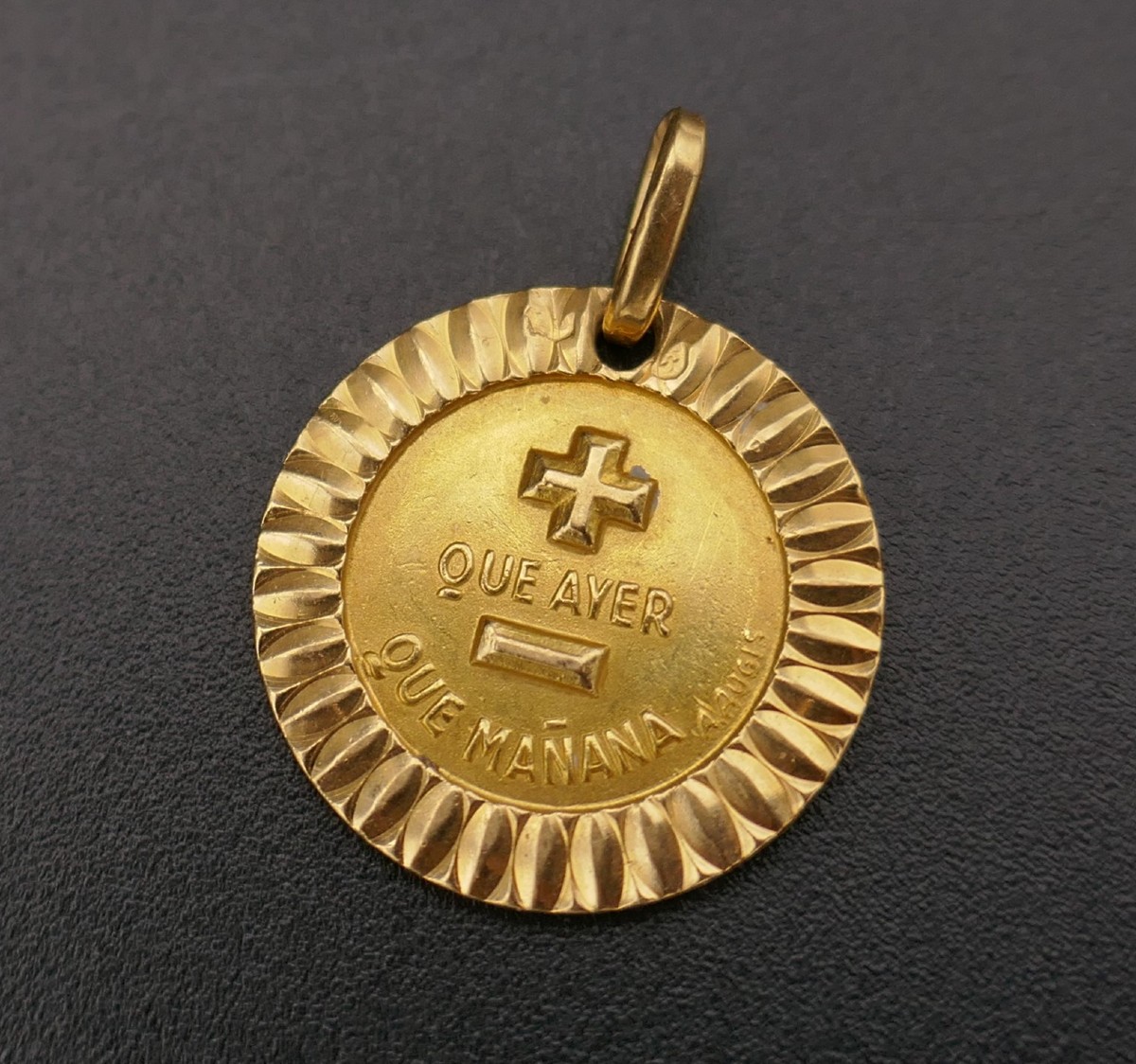 Rare Spanish Version Of The Augis Medal, Double-sided, 18-carat Yellow Gold.