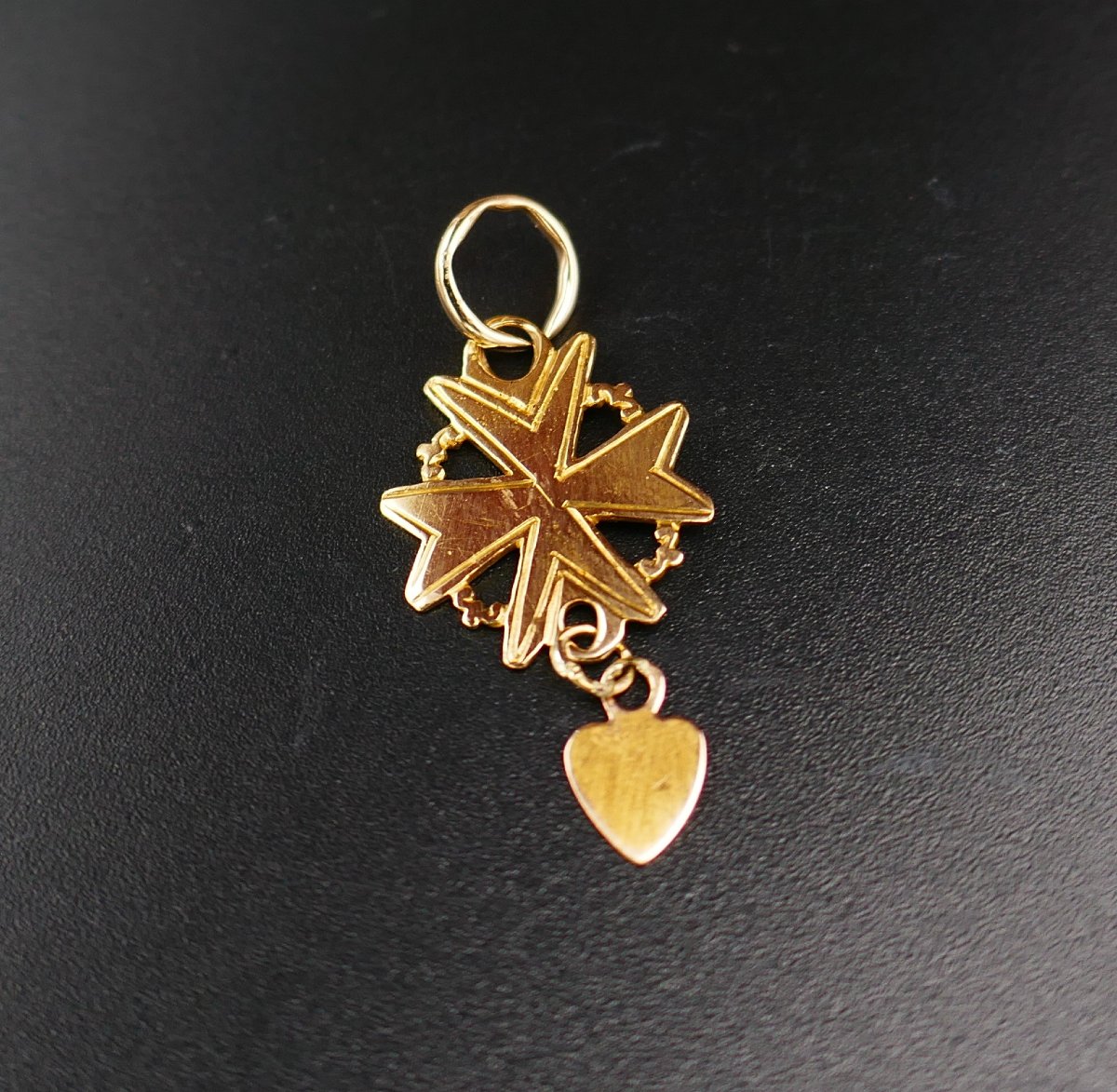 Pendentif Croix Huguenote coeur, or jaune 18 carats.-photo-3