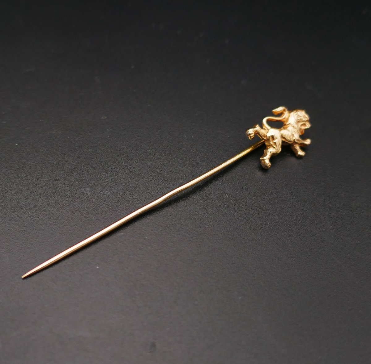 Epingle à cravate lion, or 18 carats.-photo-3