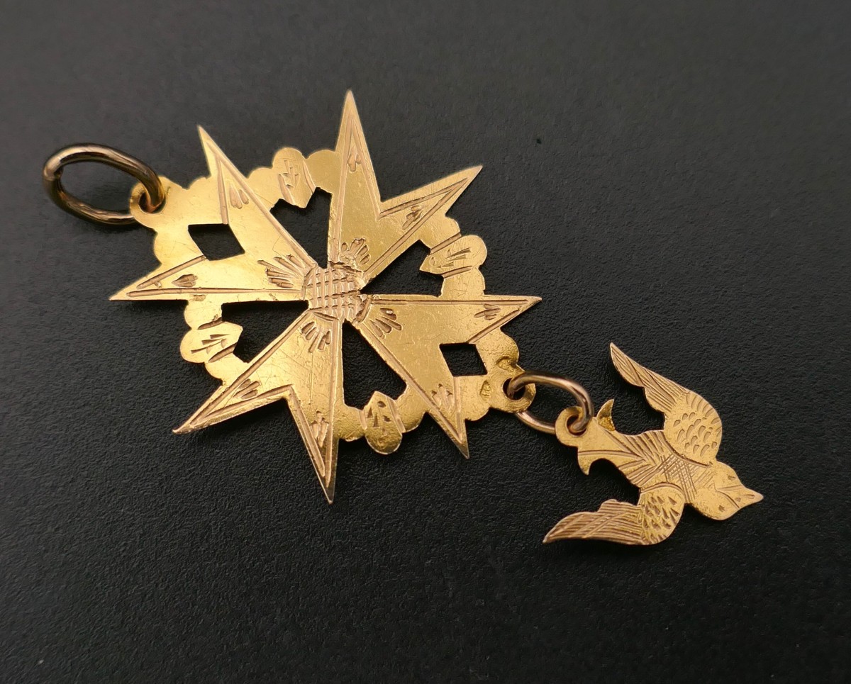 Pendentif grande Croix Huguenote or jaune 18 carats.