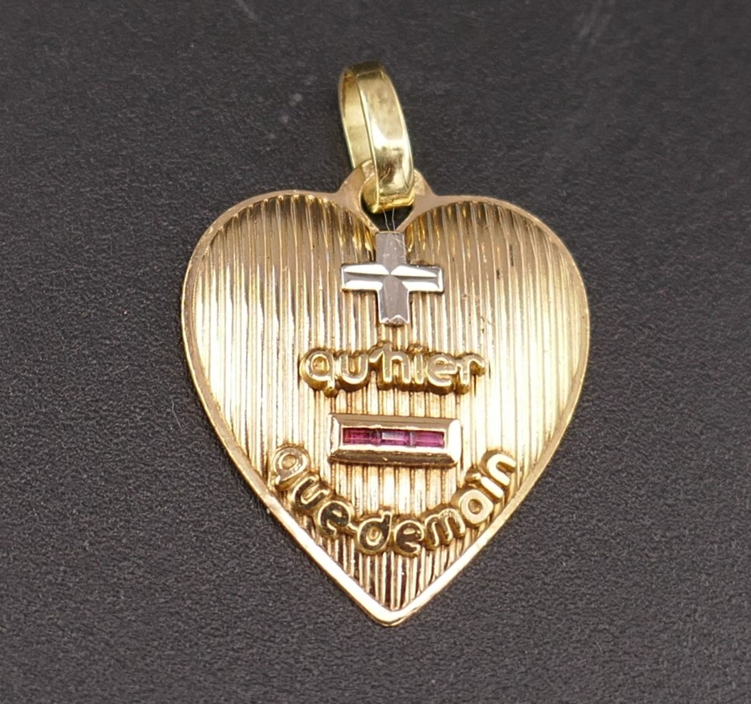 Augis, grand pendentif coeur, or 18 carats.