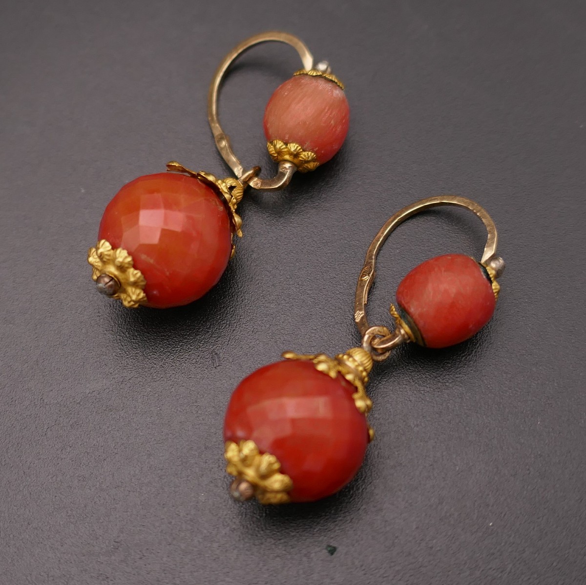 Boucles d'oreilles corail, poinçon coq , début XIXème siècle.