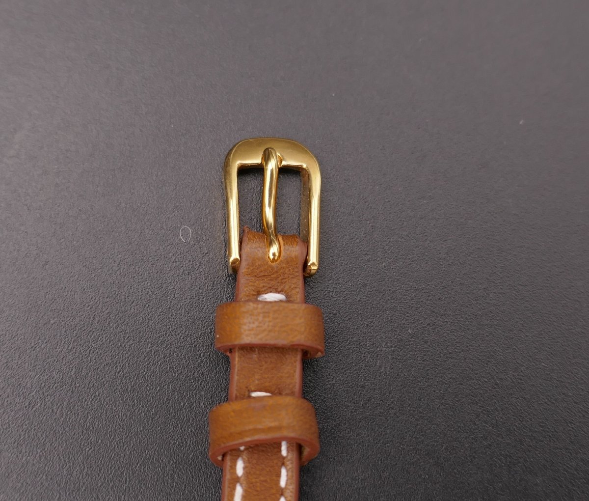 Mini Montre Vintage En Or jaune 18 Carats, vers 1960. Excellent état.-photo-1