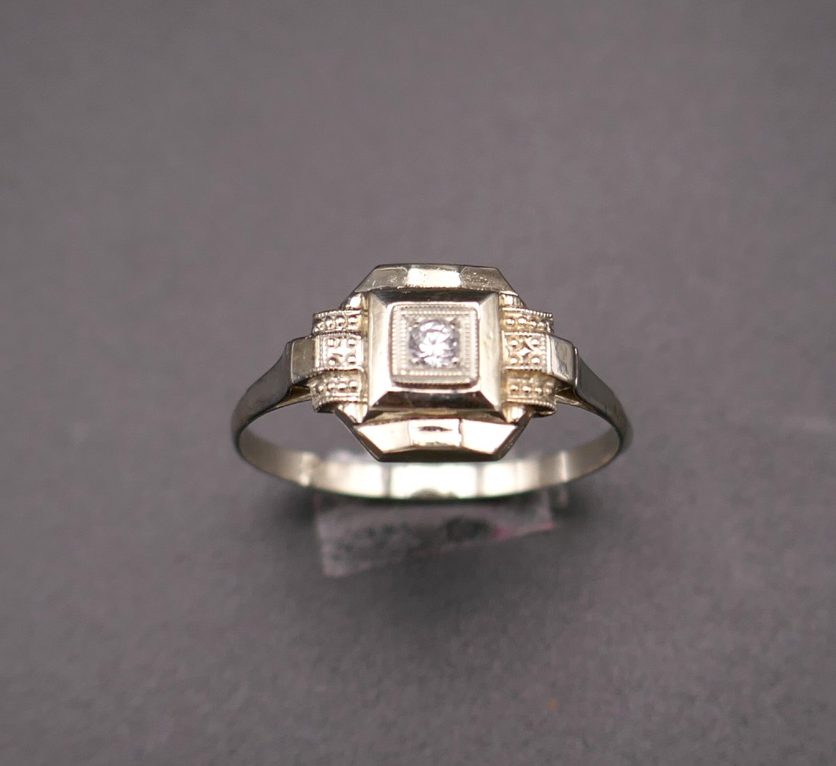 Art Deco Diamond Ring, 18 Carat Gold.-photo-3