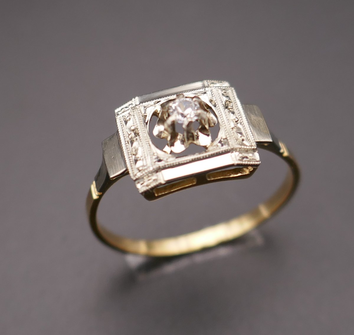 Diamond Ring, Art Deco Style, Two-tone Gold Setting.-photo-3