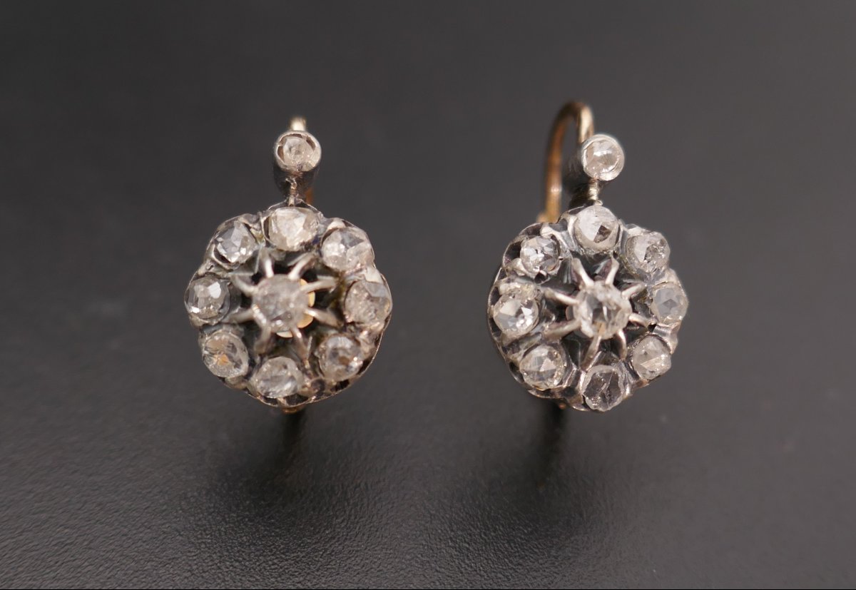 Boucles d'oreilles dormeuses marguerites diamants taille rose, Poinçon ancien Tête de cheval.-photo-2
