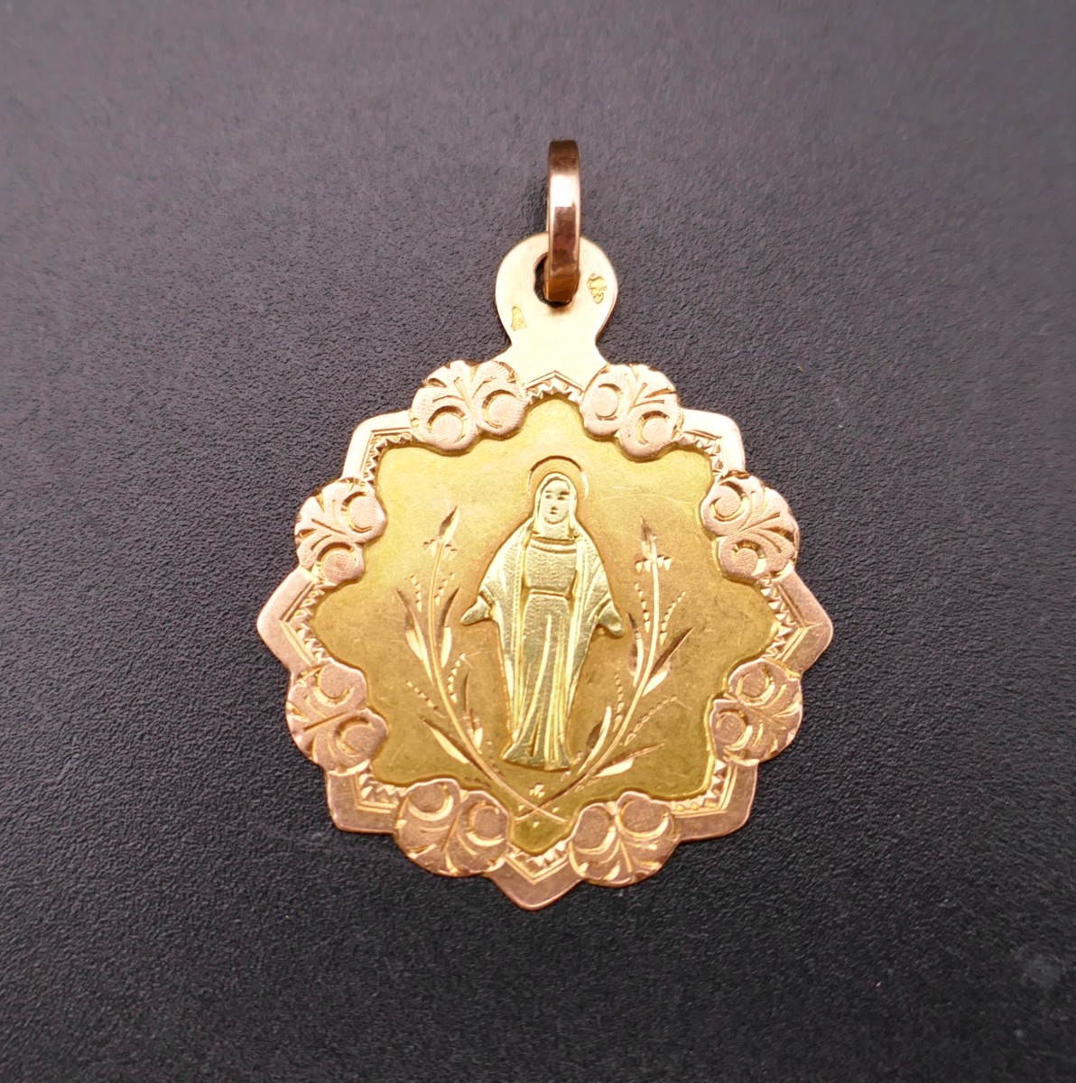 Vierge Miraculeuse Medal, Rose Gold, 18-carat Green Gold, Horsehead Hallmark ( 1838 - 1919).