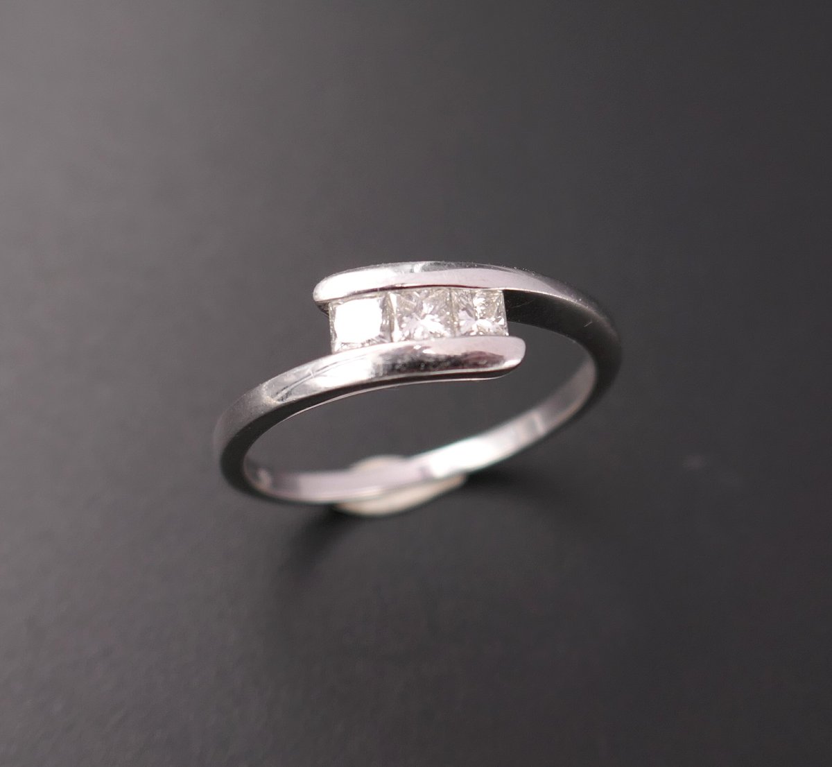 Bague Diamants Princesse 0,30 Carat, Or Blanc 18 Carats.-photo-4