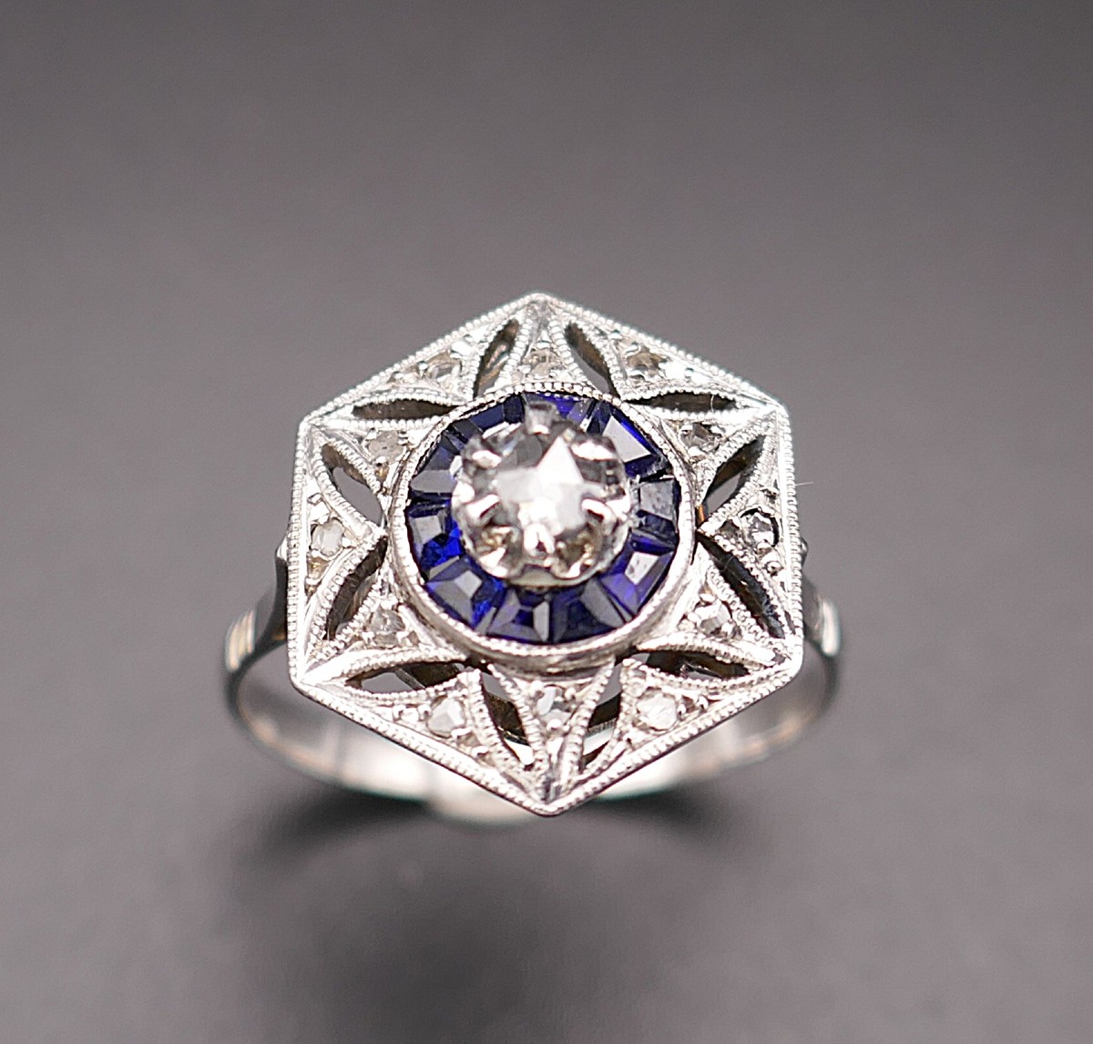 Art Deco Ring With Diamonds And Calibrated Sapphires.