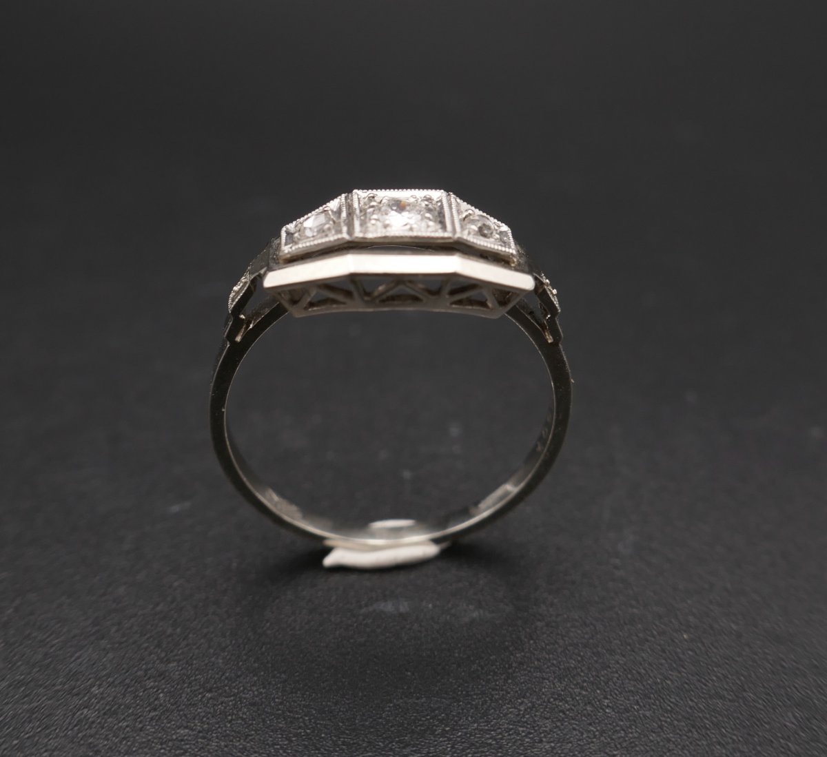 Art Deco Ring Set With A Diamond Flanked By Rose-cut Diamonds, In Gold And Platinum.-photo-3
