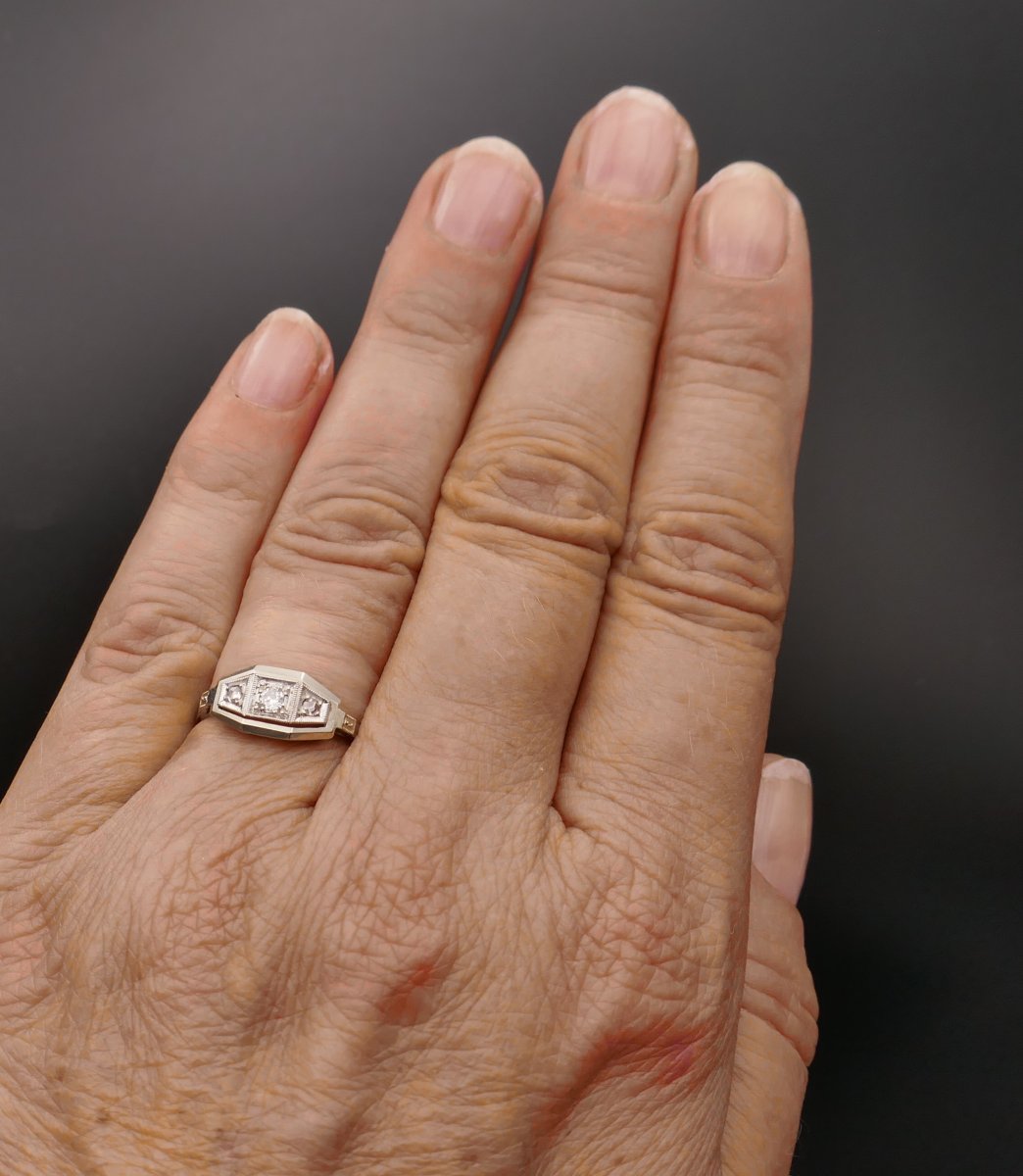 Art Deco Ring Set With A Diamond Flanked By Rose-cut Diamonds, In Gold And Platinum.-photo-4