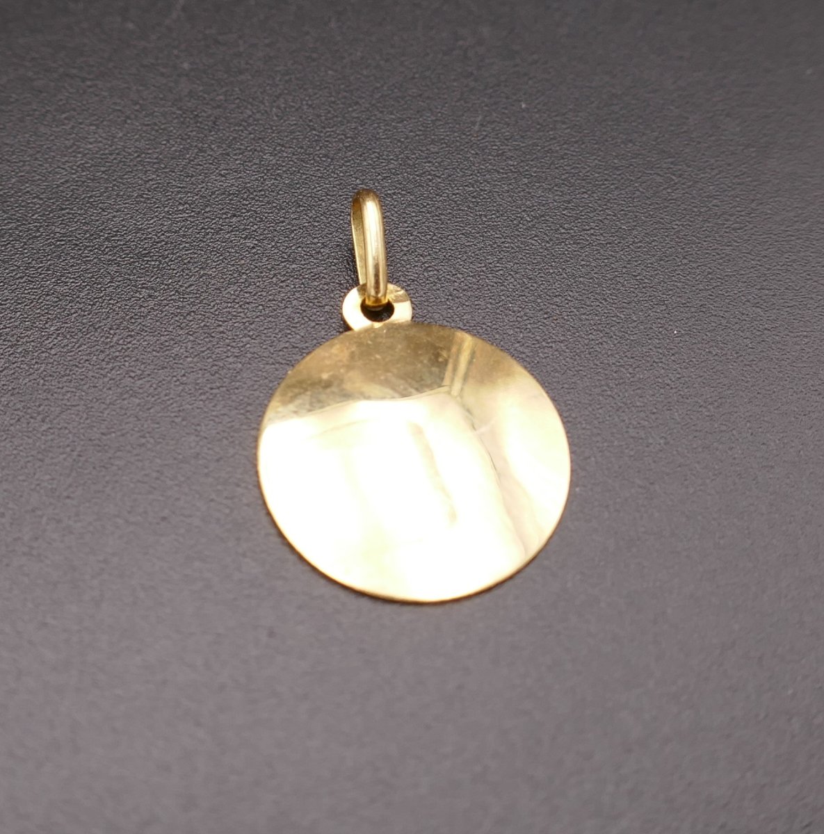 Médaille d'amour Augis, or 18 carats. -photo-3