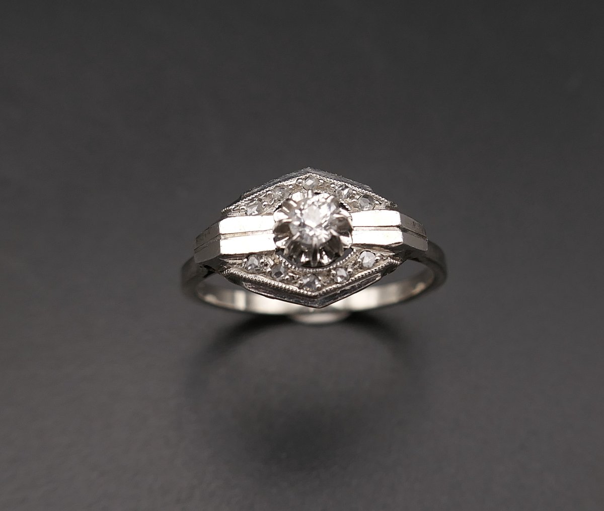 Art Déco, Bague diamants, or et platine, Neuve de stock.-photo-4