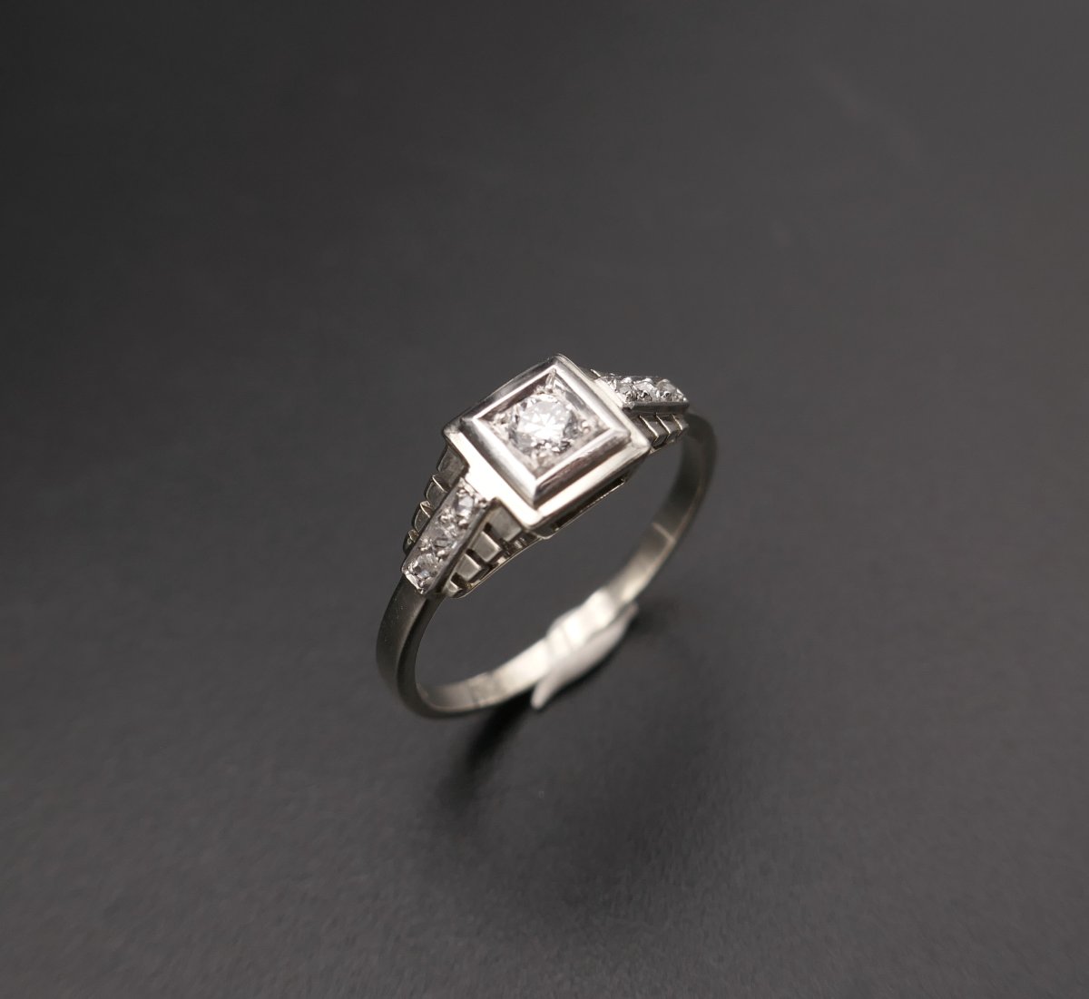 Vintage Art Deco Ring, Set With A Diamond Flanked By Rose-cut Diamonds.-photo-3