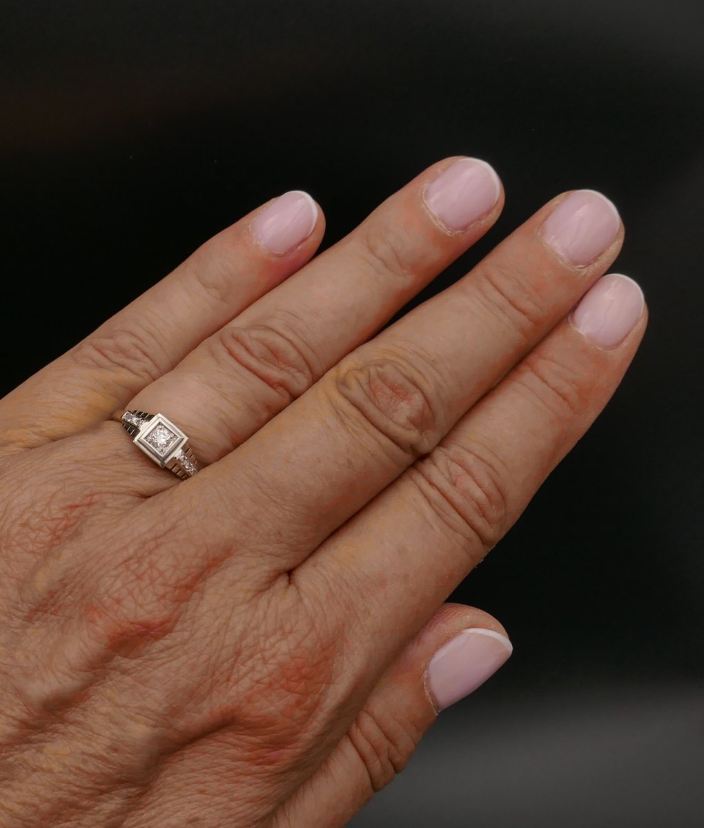 Vintage Art Deco Ring, Set With A Diamond Flanked By Rose-cut Diamonds.-photo-4