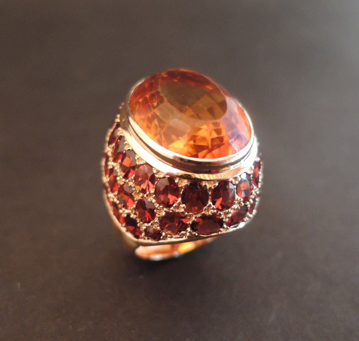 Importante Bague Citrine Et Grenats, Or Rose 18 Carats.