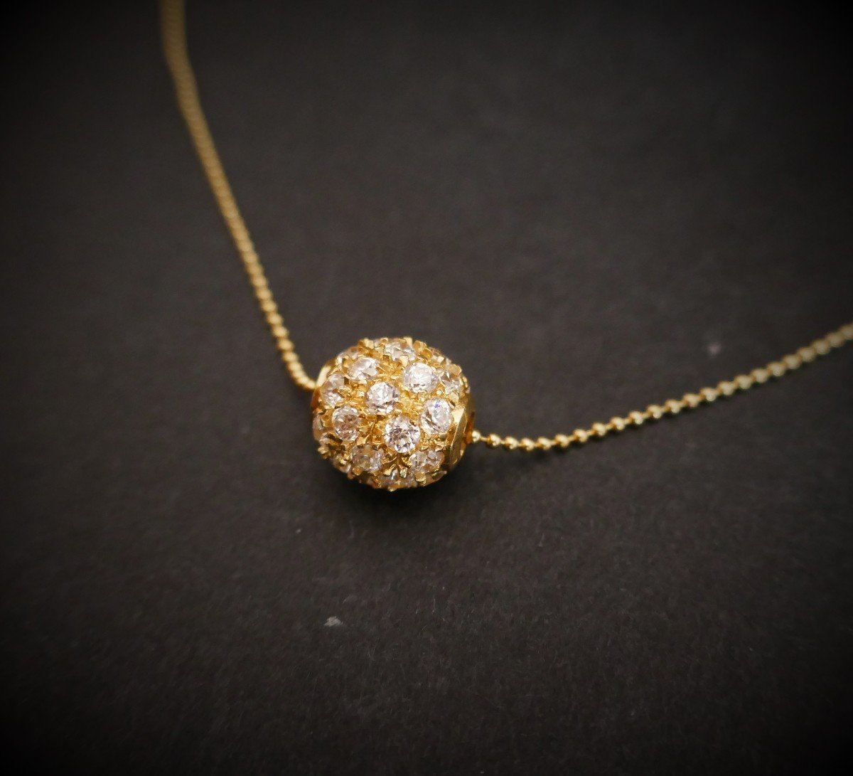 Pendant And Chain In 18k Gold.-photo-3