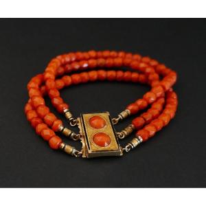 Faceted Old Coral Bracelet, Clasp Adorned With Cabochon, 18k Gold.