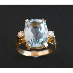 Ring Adorned With An Aquamarine And Diamonds.