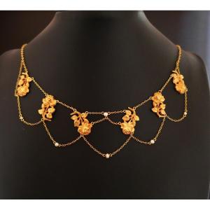 Collerette Motifs De Roses Et Ornée De Perles, Or Jaune 18 Carats.