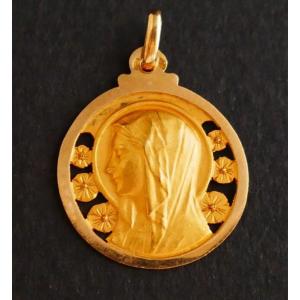 Art Deco Medal, New From Stock, Representing The Virgin, 18 Carat Gold.