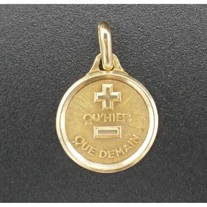 Augis Mini Love Medal, 18 Carat Gold