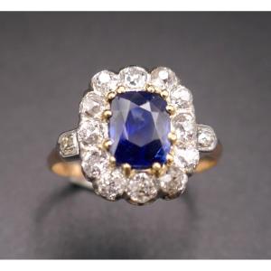 Bague Ornée d'Un Saphir Et Diamants, Or Et Platine.