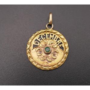Médaille Ancienne "Décembre" , émeraude, or 2 tons 18 carats.
