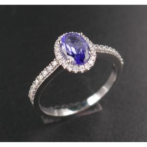 Sapphire Ring With Diamond Surround, Diamond-paved Setting, 18-carat White Gold.