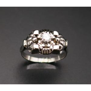 Bague Ornée d'un diamant, or blanc 18 carats.