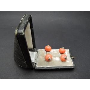 Paire de boutons de manchette corail, diamant or 18K