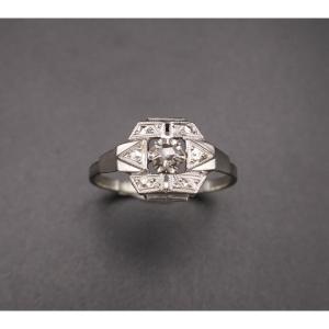 Bague Art Déco or et platine ornée d'un diamant.