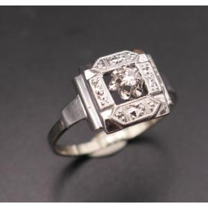 Bague diamant, monture en or 18 carats et platine.