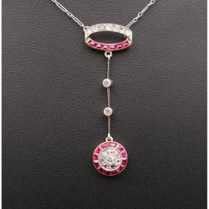 Collier Belle époque, diamants et rubis calibrés.