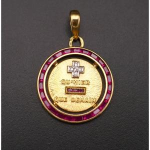 Rare Médaille d'amour AUGIS, diamants et rubis calibrés.