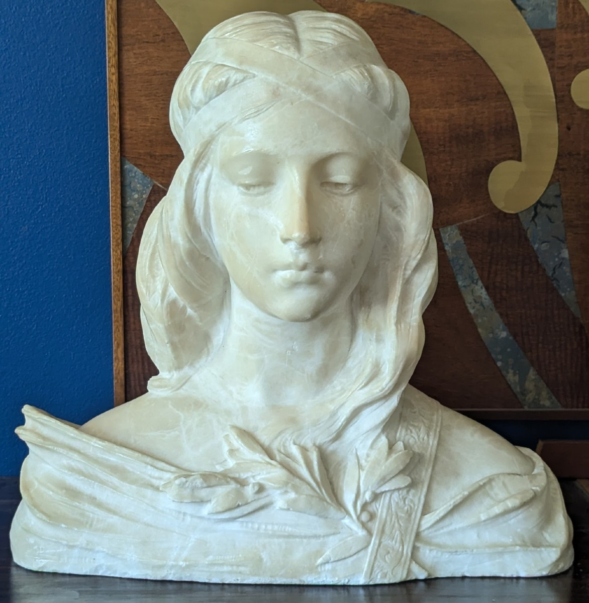Buste de femme. H. Merlini.