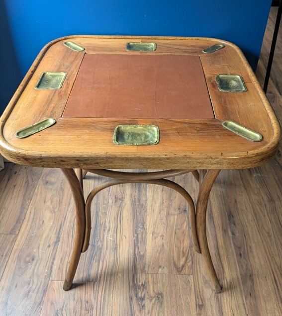 Table de jeu. Thonet.
