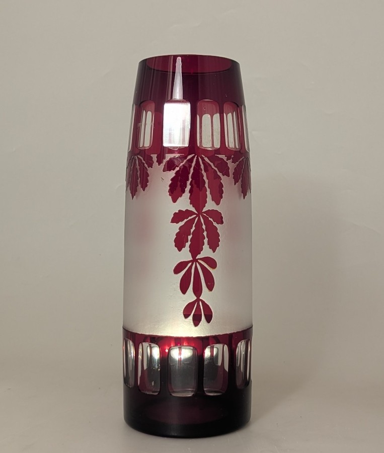 Vase en cristal taillé. 