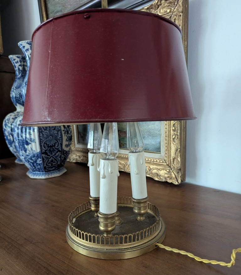 Lampe bouillote . Bronze.