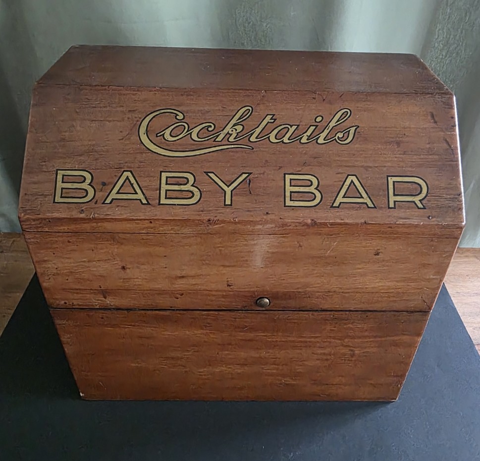 Coffret Baby bar en acajou.
