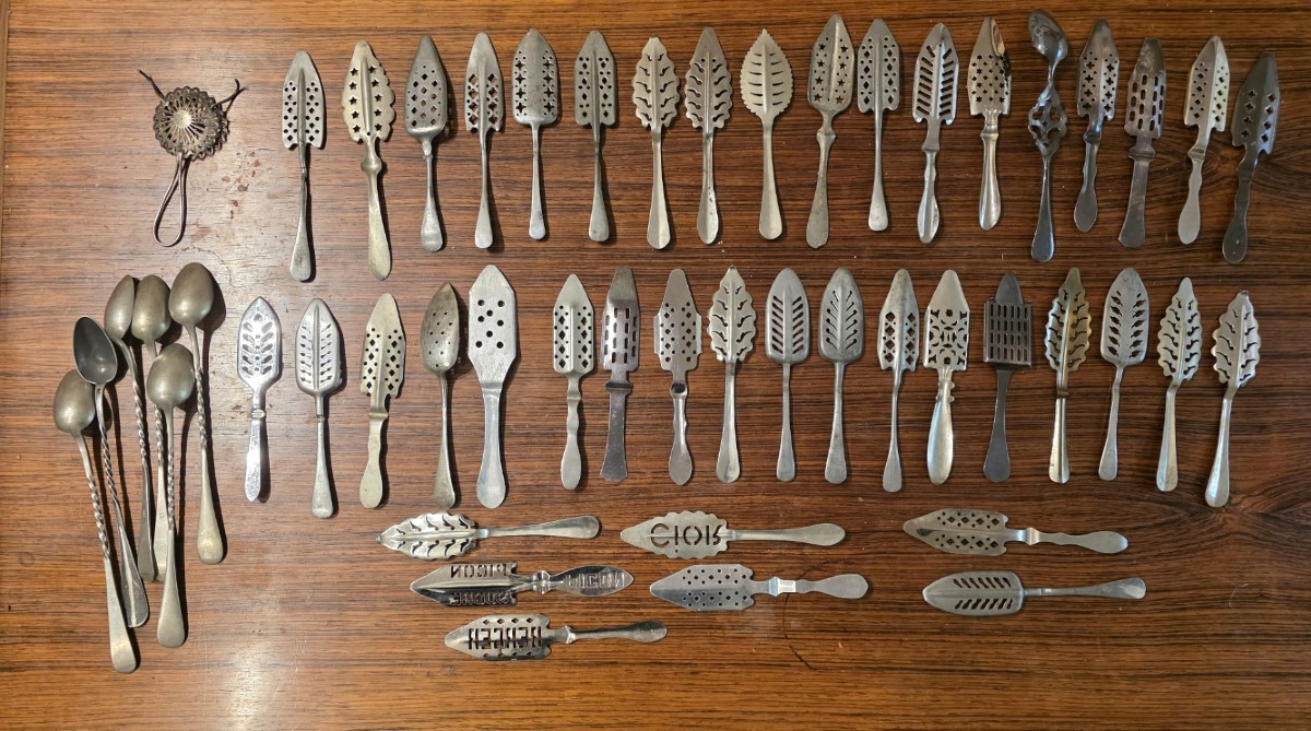 Cuillères à absinthe. Ensemble de 50 pièces.